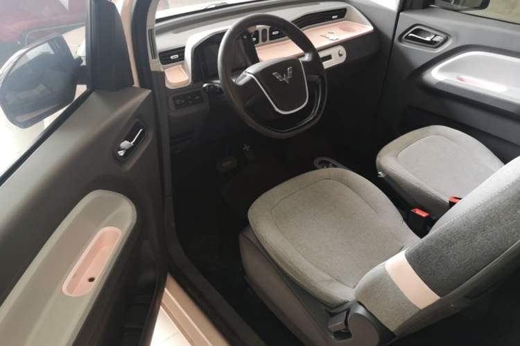 Used Wuling Hongguang MINIEV 2021 Macaron Fashion Model Lithium Iron Phosphate Driver Seat