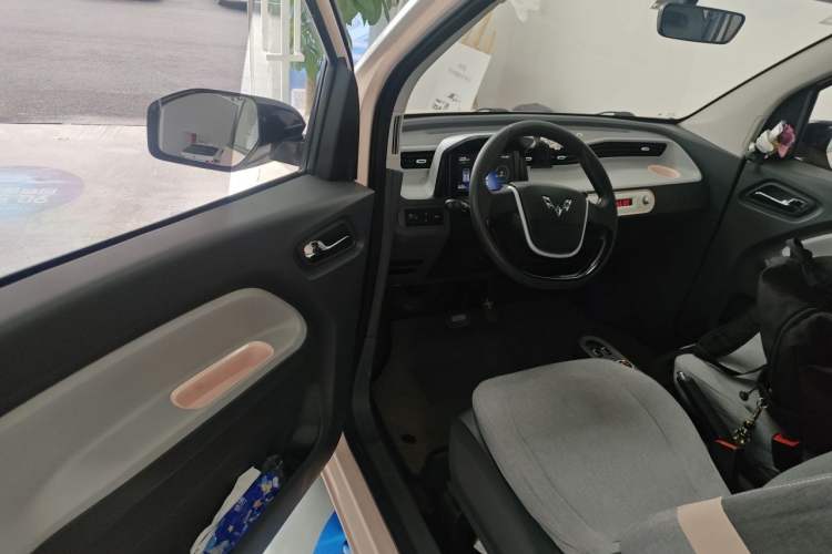 Used Wuling Hongguang MINIEV 2021 Macaron Fashion Model Lithium Iron Phosphate Driver Seat