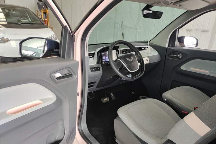 Used Wuling Hongguang MINIEV 2021 Macaron Fashion Edition Lithium-Ion Battery Driver Seat