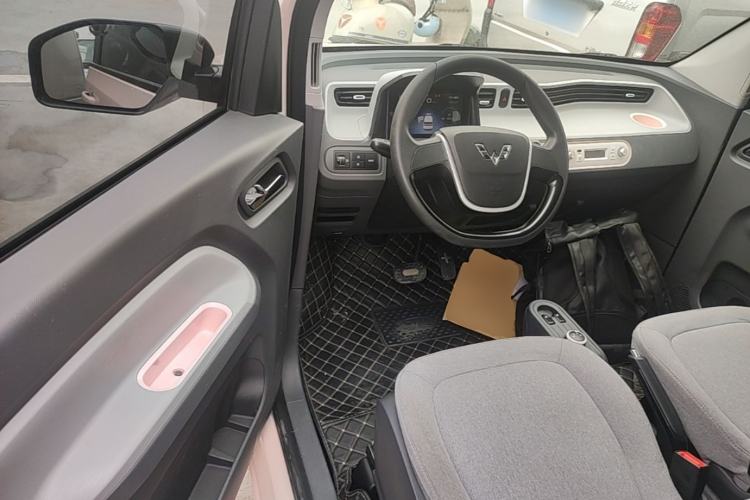Used Wuling Hongguang MINIEV 2021 Macaron Fashion Model Lithium Iron Phosphate Driver Seat
