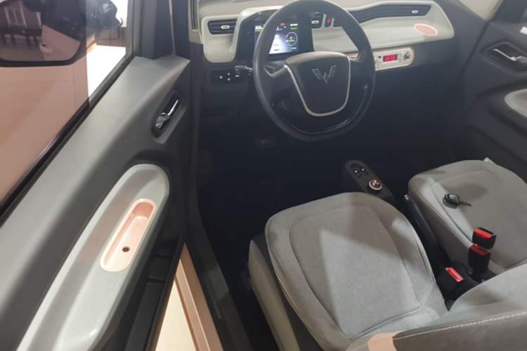 Used Wuling Hongguang MINIEV 2021 Macaron Fashion Model Lithium Iron Phosphate Driver Seat