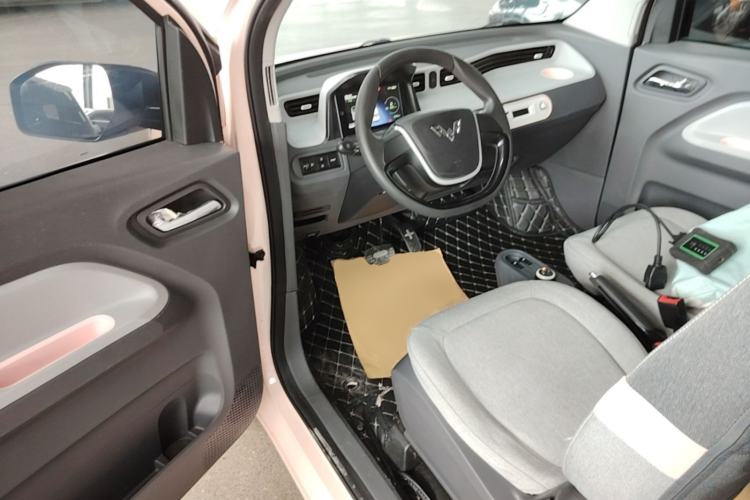 Used Wuling Hongguang MINIEV 2021 Macaron Fashion Model Lithium Iron Phosphate Driver Seat