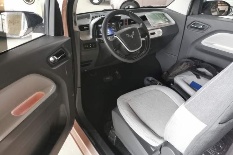 Used Wuling Hongguang MINIEV 2021 Macaron Premium Model – Lithium Iron Phosphate Driver Seat