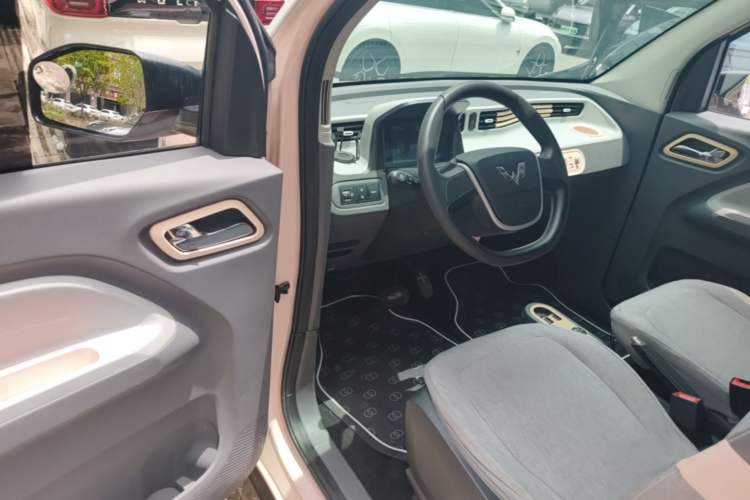 Used Wuling Hongguang MINIEV 2021 Macaron Fashion Model Lithium Iron Phosphate Driver Seat