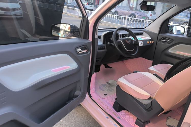 Used Wuling Hongguang MINIEV 2021 Macaron Fashion Model Lithium Iron Phosphate Driver Seat