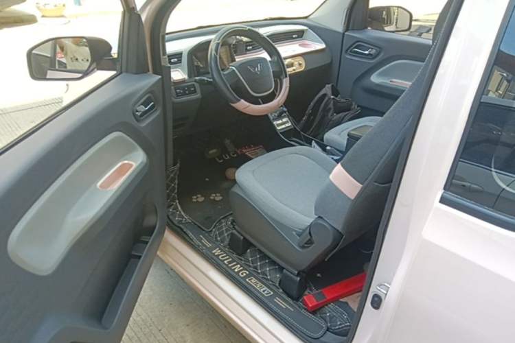 Used Wuling Hongguang MINIEV 2021 Macaron Premium Model – Lithium Iron Phosphate Driver Seat