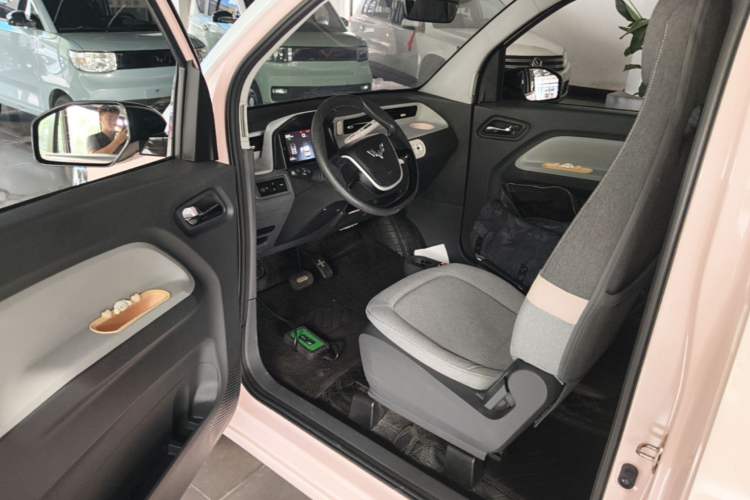 Used Wuling Hongguang MINIEV 2021 Macaron Premium Model – Lithium Iron Phosphate Driver Seat
