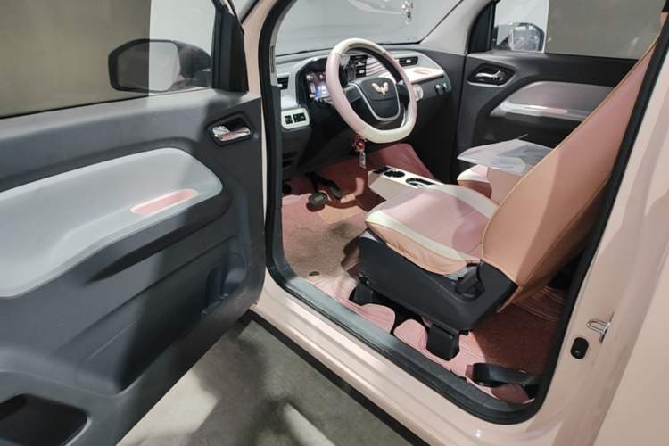 Used Wuling Hongguang MINIEV 2021 Macaron Premium Model – Lithium Iron Phosphate Driver Seat