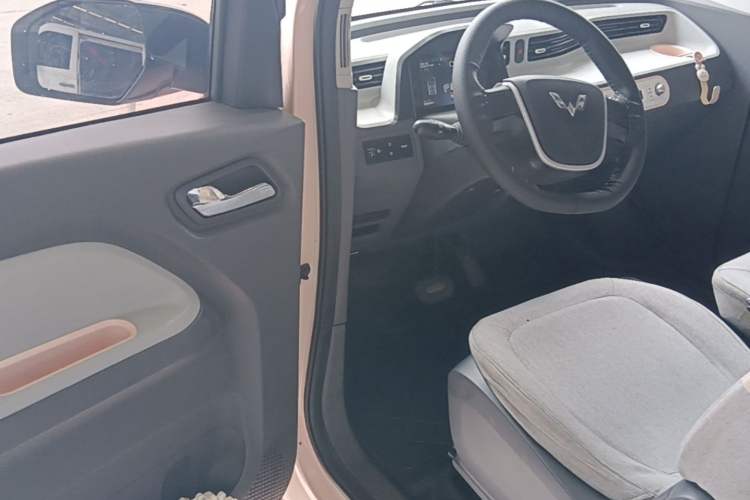 Used Wuling Hongguang MINIEV 2021 Macaron Fashion Model Lithium Iron Phosphate Driver Seat