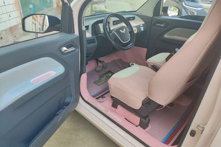 Used Wuling Hongguang MINIEV 2021 Macaron Fashion Edition Lithium-Ion Battery Driver Seat