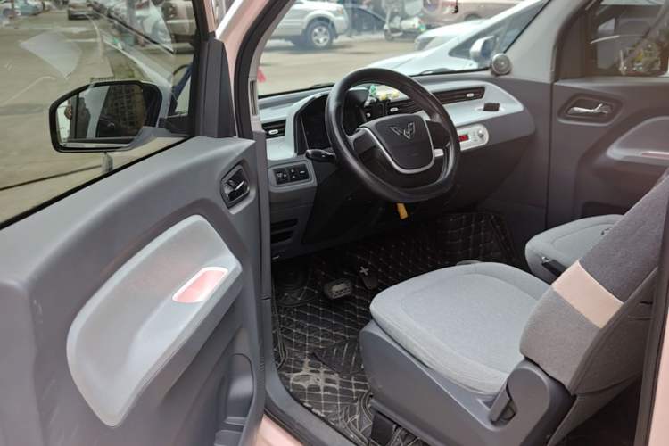 Used Wuling Hongguang MINIEV 2021 Macaron Premium Model – Lithium-NMC Driver Seat
