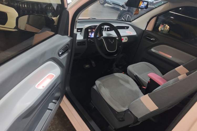 Used Wuling Hongguang MINIEV 2021 Macaron Fashion Model Lithium Iron Phosphate Driver Seat
