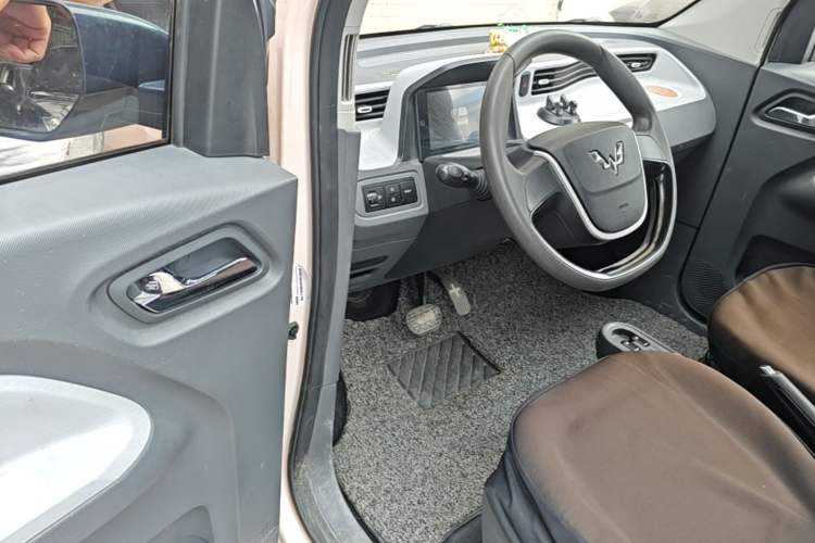 Used Wuling Hongguang MINIEV 2021 Macaron Premium Model – Lithium Iron Phosphate Driver Seat