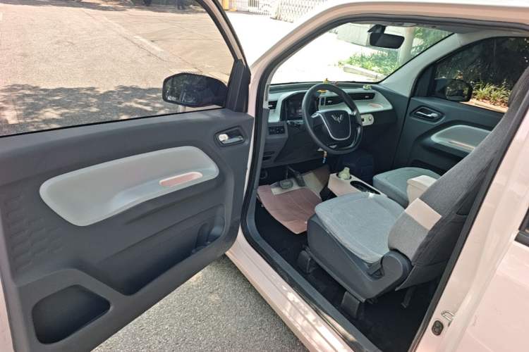 Used Wuling Hongguang MINIEV 2021 Macaron Premium Model – Lithium Iron Phosphate Driver Seat