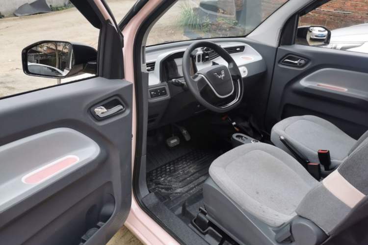 Used Wuling Hongguang MINIEV 2021 Macaron Sandwich Model 170 km Lithium Iron Phosphate Driver Seat