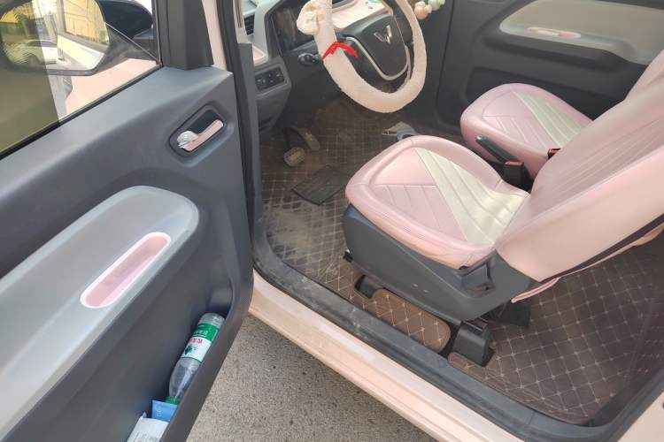 Used Wuling Hongguang MINIEV 2021 Macaron Fashion Model Lithium Iron Phosphate Driver Seat