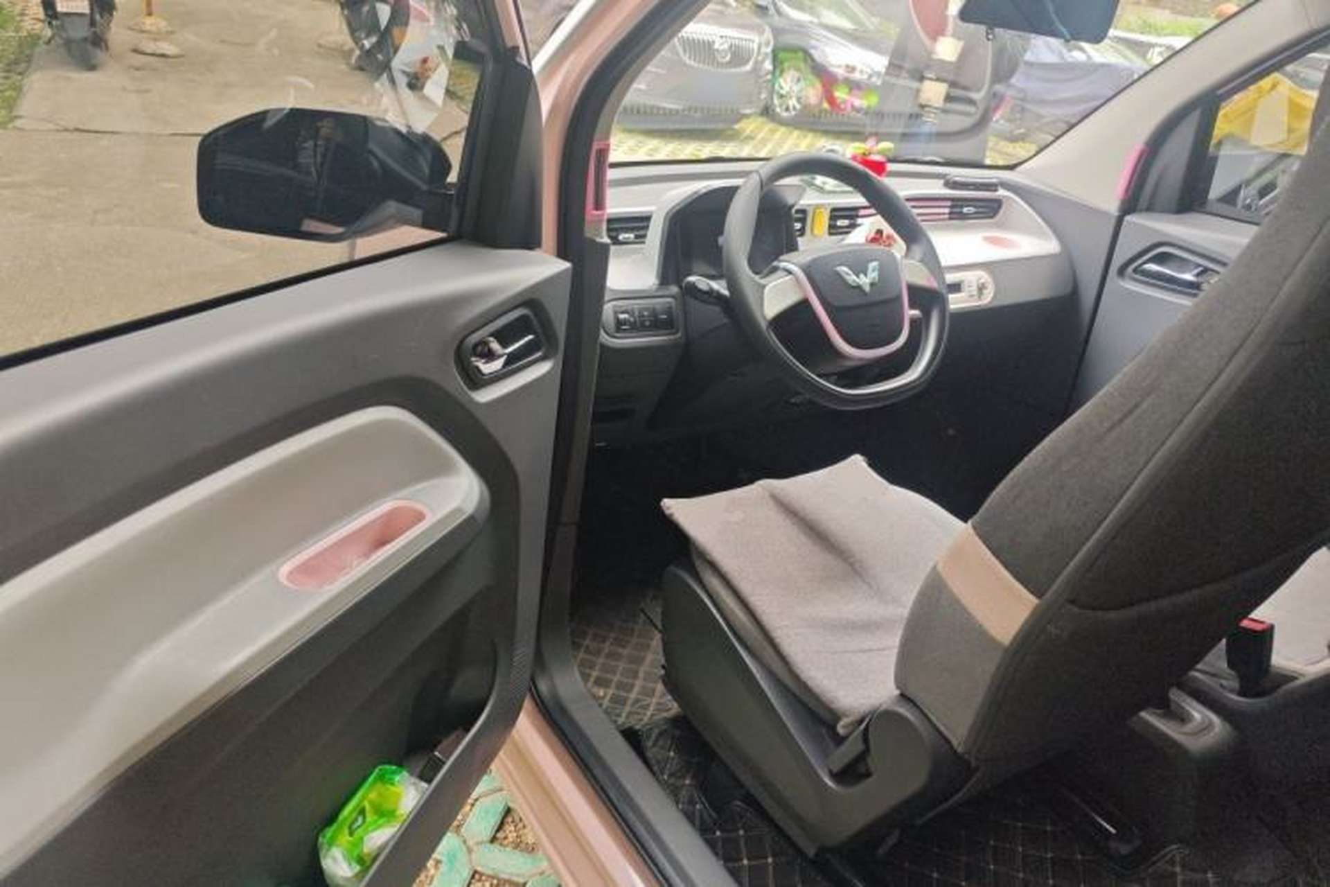 Used Wuling Hongguang MINIEV 2021 Macaron Premium Model – Lithium-NMC Driver Seat