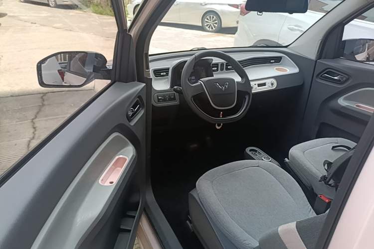 Used Wuling Hongguang MINIEV 2021 Macaron Premium Model – Lithium Iron Phosphate Driver Seat