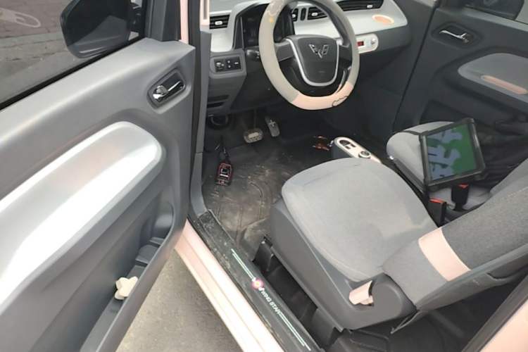 Used Wuling Hongguang MINIEV 2021 Macaron Premium Model – Lithium-NMC Driver Seat