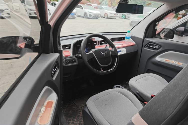 Used Wuling Hongguang MINIEV 2021 Macaron Premium Model – Lithium Iron Phosphate Driver Seat