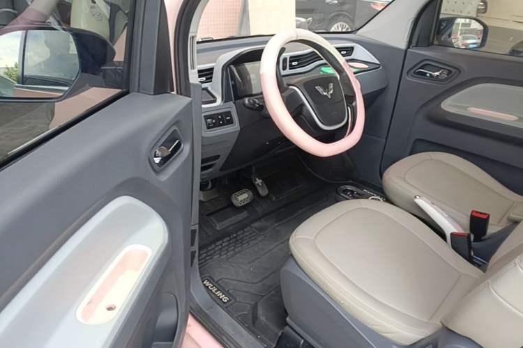 Used Wuling Hongguang MINIEV 2021 Macaron Premium Model – Lithium Iron Phosphate Driver Seat