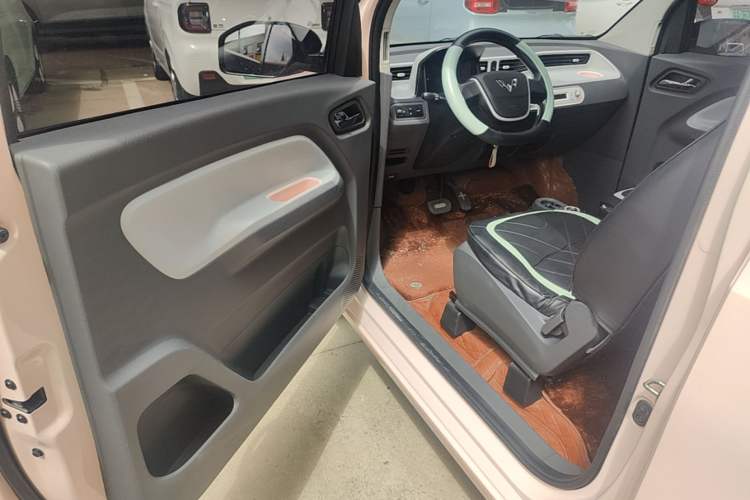 Used Wuling Hongguang MINIEV 2021 Macaron Premium Model – Lithium Iron Phosphate Driver Seat
