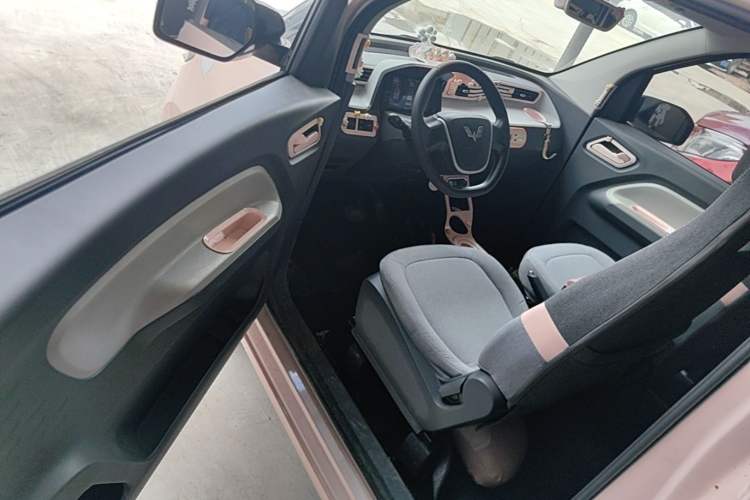 Used Wuling Hongguang MINIEV 2021 Macaron Fashion Edition Lithium-Ion Battery Driver Seat