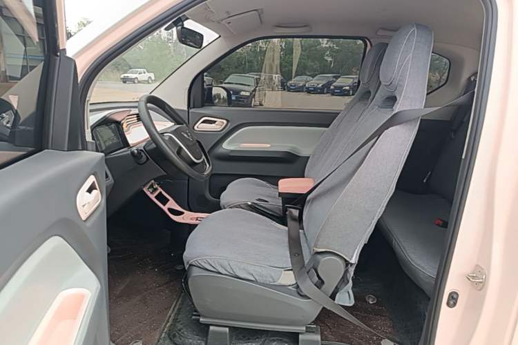 Used Wuling Hongguang MINIEV 2021 Macaron Fashion Model Lithium Iron Phosphate Driver Seat