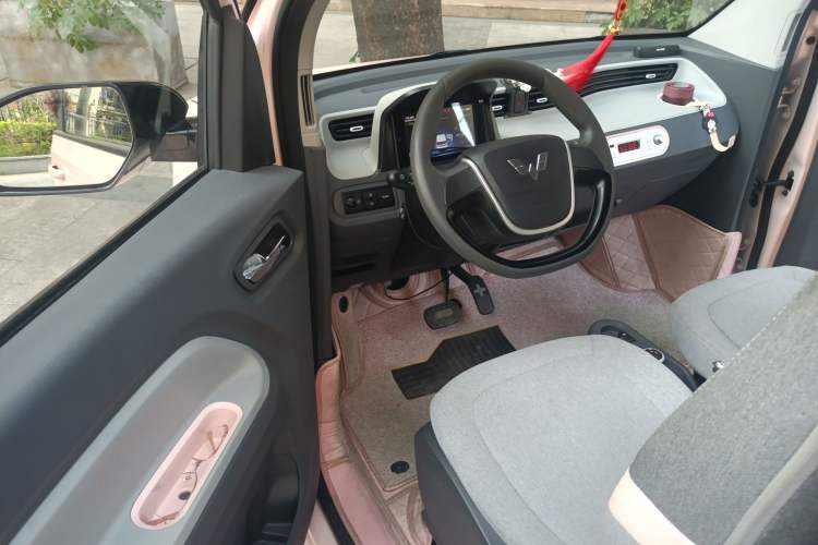 Used Wuling Hongguang MINIEV 2021 Macaron Premium Model – Lithium Iron Phosphate Driver Seat