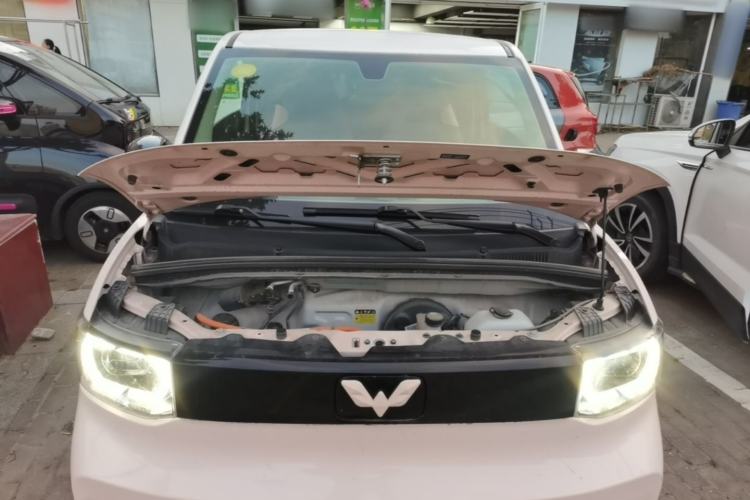 Used Wuling Hongguang MINIEV 2021 Macaron Fashion Model Lithium Iron Phosphate Engine Bay