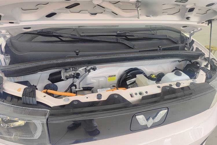 Used Wuling Hongguang MINIEV 2021 Macaron Fashion Model Lithium Iron Phosphate Engine Bay