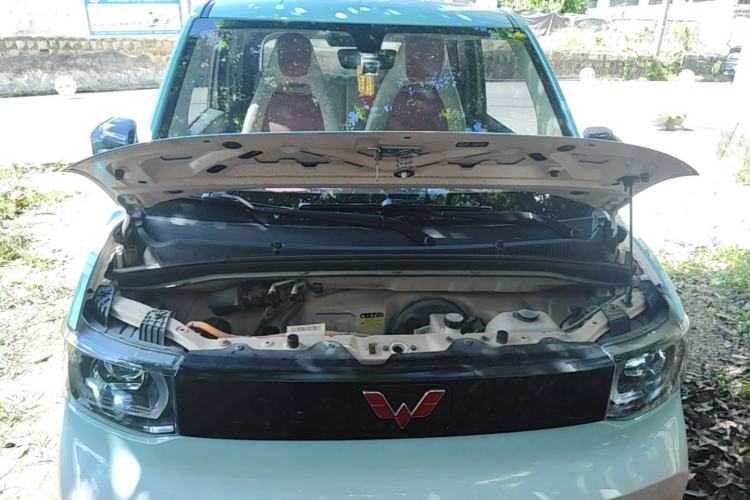 Used Wuling Hongguang MINIEV 2021 Macaron Fashion Model Lithium Iron Phosphate Engine Bay
