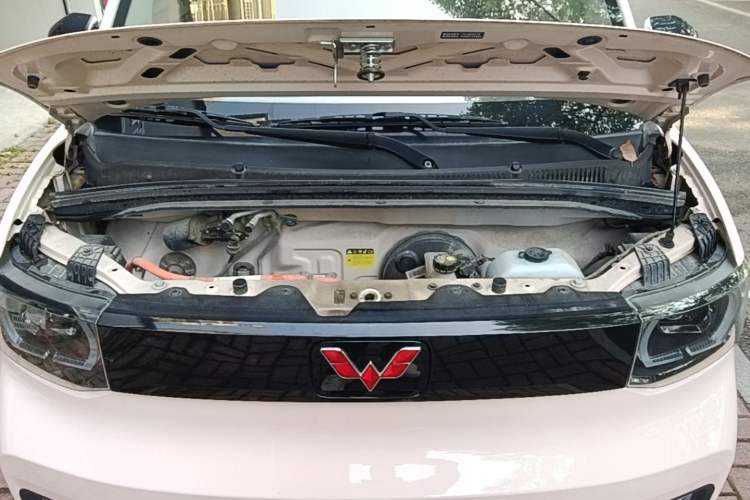 Used Wuling Hongguang MINIEV 2021 Macaron Fashion Model Lithium Iron Phosphate Engine Bay