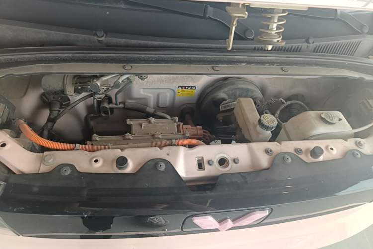 Used Wuling Hongguang MINIEV 2021 Macaron Sandwich Model 170 km Lithium Iron Phosphate Engine Bay