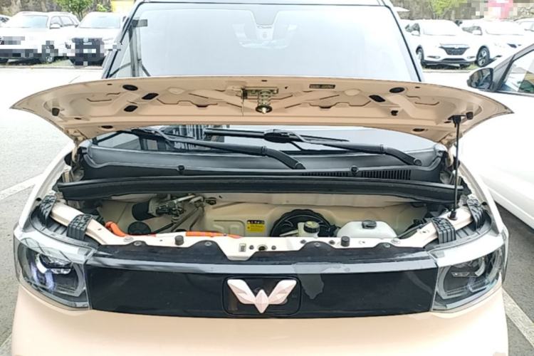 Used Wuling Hongguang MINIEV 2021 Macaron Fashion Model Lithium Iron Phosphate Engine Bay