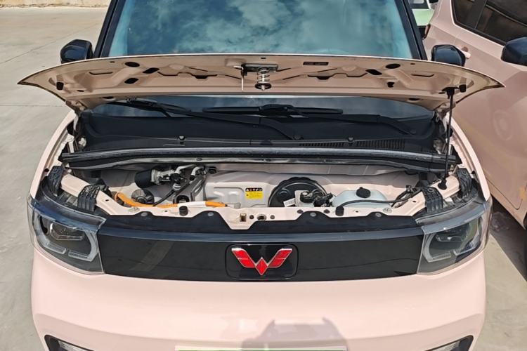 Used Wuling Hongguang MINIEV 2021 Macaron Fashion Model Lithium Iron Phosphate Engine Bay