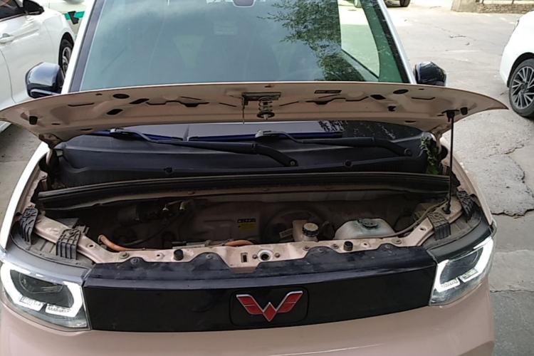 Used Wuling Hongguang MINIEV 2021 Macaron Fashion Model Lithium Iron Phosphate Engine Bay