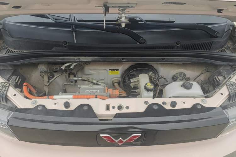 Used Wuling Hongguang MINIEV 2021 Macaron Sandwich Model 120 km Lithium Iron Phosphate Engine Bay
