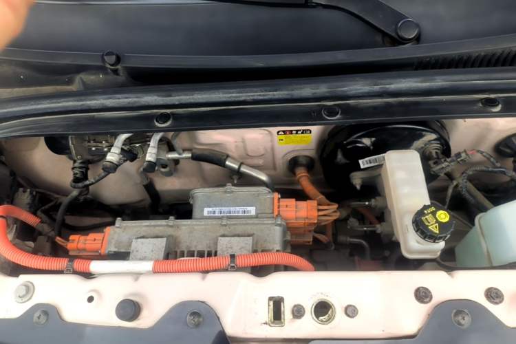 Used Wuling Hongguang MINIEV 2021 Macaron Sandwich Model 170 km Lithium Iron Phosphate Engine Bay