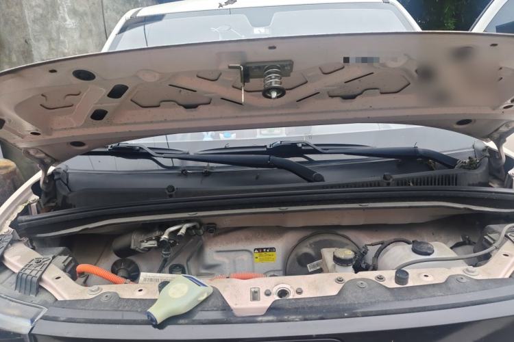 Used Wuling Hongguang MINIEV 2021 Macaron Fashion Model Lithium Iron Phosphate Engine Bay