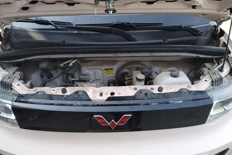 Used Wuling Hongguang MINIEV 2021 Macaron Fashion Model Lithium Iron Phosphate Engine Bay
