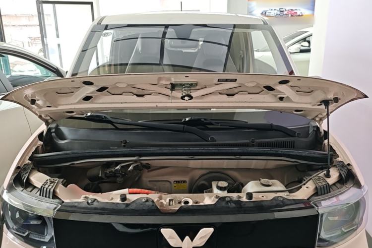 Used Wuling Hongguang MINIEV 2021 Macaron Fashion Model Lithium Iron Phosphate Engine Bay