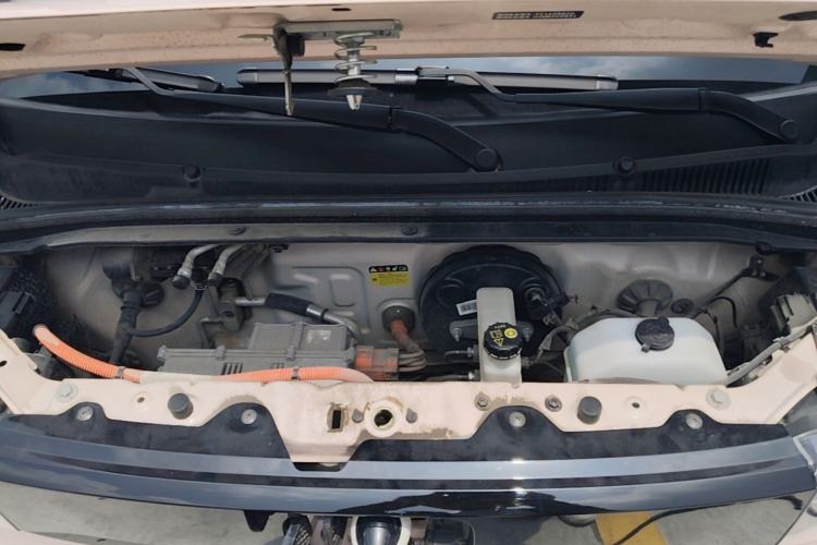 Used Wuling Hongguang MINIEV 2021 Macaron Fashion Model Lithium Iron Phosphate Engine Bay