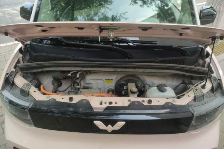 Used Wuling Hongguang MINIEV 2021 Macaron Fashion Model Lithium Iron Phosphate Engine Bay