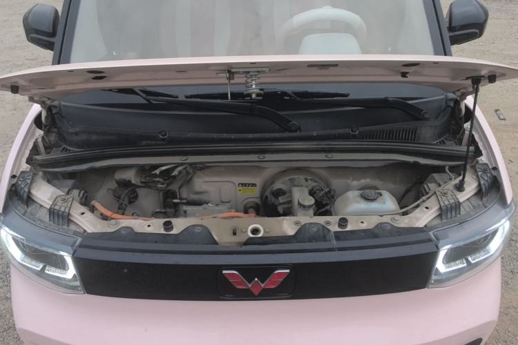 Used Wuling Hongguang MINIEV 2021 Macaron Sandwich Model 120 km Lithium Iron Phosphate Engine Bay