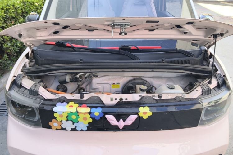 Used Wuling Hongguang MINIEV 2021 Macaron Sandwich Model 170 km Lithium Ternary Engine Bay