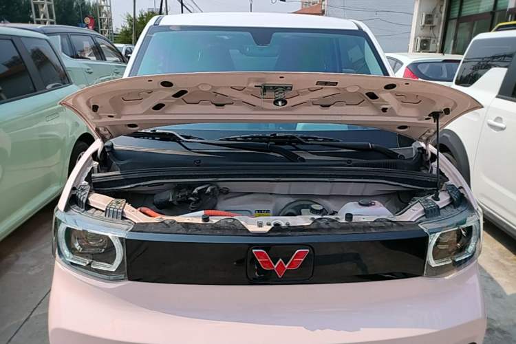 Used Wuling Hongguang MINIEV 2021 Macaron Fashion Model Lithium Iron Phosphate Engine Bay
