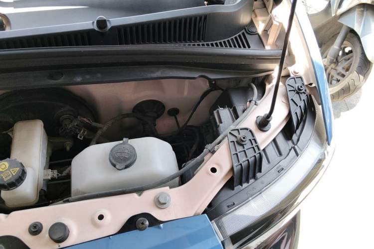 Used Wuling Hongguang MINIEV 2021 Macaron Premium Model – Lithium Iron Phosphate Engine Bay Left