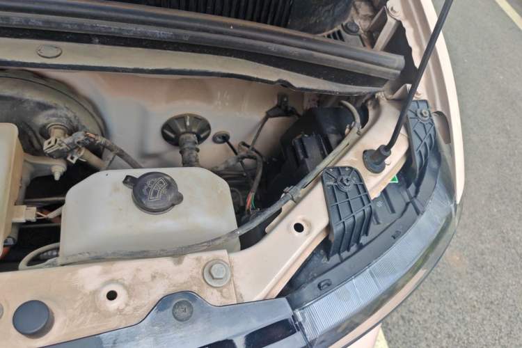 Used Wuling Hongguang MINIEV 2021 Macaron Fashion Edition Lithium-Ion Battery Engine Bay Left