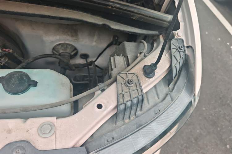 Used Wuling Hongguang MINIEV 2021 Macaron Fashion Edition Lithium-Ion Battery Engine Bay Left
